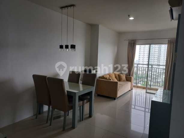 Disewakan Apartemen Cosmo Mansion 3 Bedroom Lantai Tengah Furnished