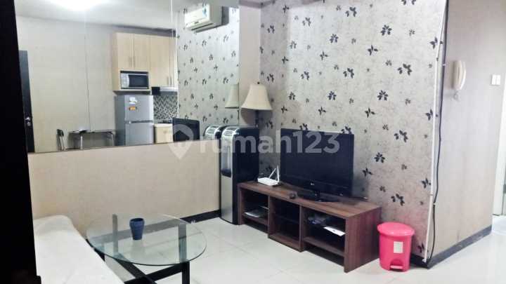 Disewakan Apartemen Cosmo Mansion 1 Badroom Lantai Sedang Furnished