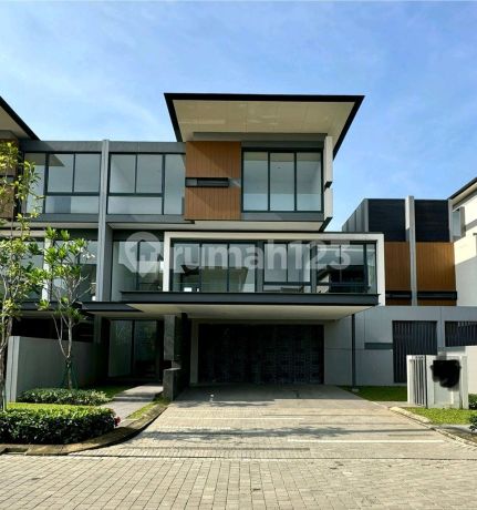 Luxury House Never Lived In, Garden View, Full Marble, Elevator in Navapark BSD