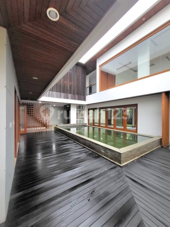 Rumah Hook Pondok Indah Minimalis Modern