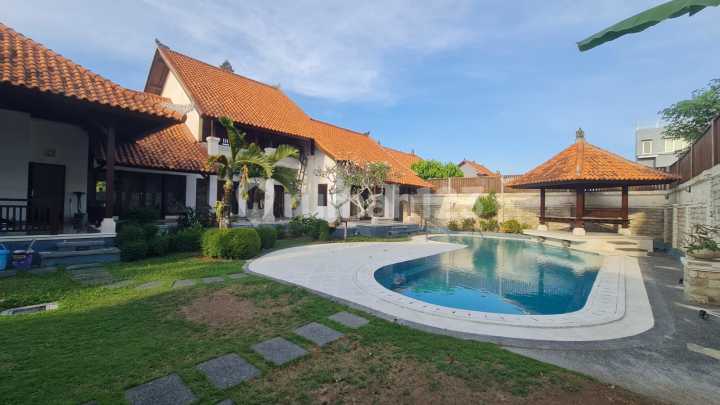Luxurious Villa In Taman Mumbul Benoa, Kuta Selatan, Close To Puja Mandala And Nusa Dua Beach Luxurious Villa In Taman Mumbul Benoa, Kuta Selatan, Close To Puja Mandala And Nusa Dua Beach