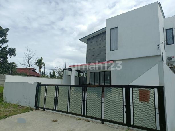 Minimalist House in Setraduta Bandung Pasteur Setra Sari Sutami