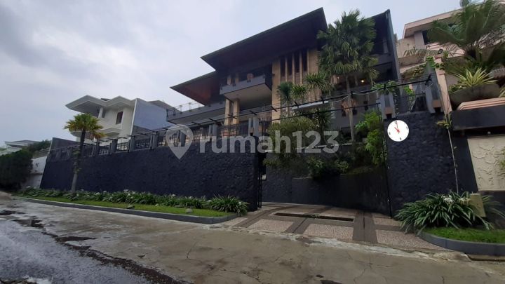 Rumah Mewah Swimming Pool di Setraduta Bandung Setra Sari Sutami Rumah Mewah Swimming Pool di Setraduta Bandung Setra Sari Sutami