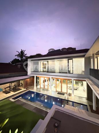 Rumah Lux Swimming Pool + Lift di Sayap Pasteur Bandung Setraduta Sutami Gegerkalong Setiabudi Setrasari