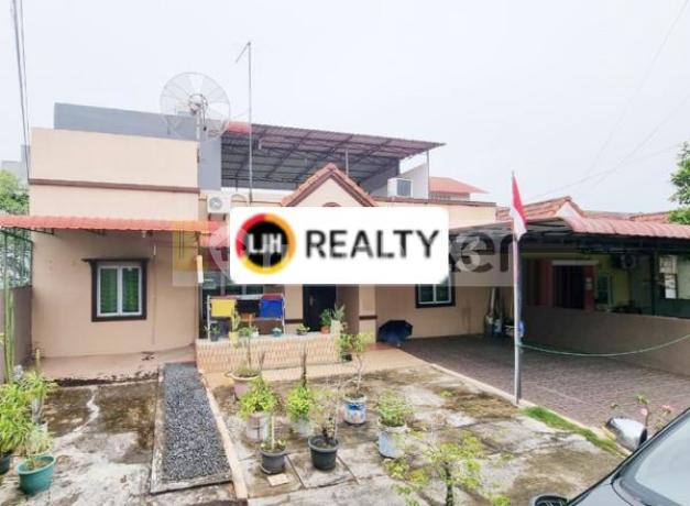 Middle Hook House in the City at Puri Legenda Housing