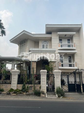 Rumah Classic Modern split level mewah raya villa taman telaga citraland Rumah Classic Modern split level mewah raya villa taman telaga citraland