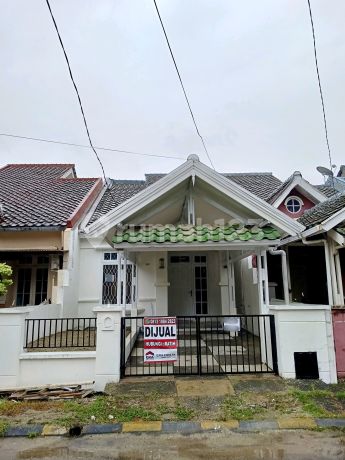 Ready-to-Occupy House, Minimal Renovation, 2 Floors in Villa Dago, Pamulang