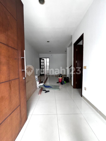 Rumah East Asia 6x15 Green Lake City, Shm, 2 Lantai, Bagus