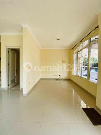 West Europe House 6X15 Green Lake City, Freehold, 2 Floors, Good Condition West Europe House 6X15 Green Lake City, Freehold, 2 Floors, Good Condition