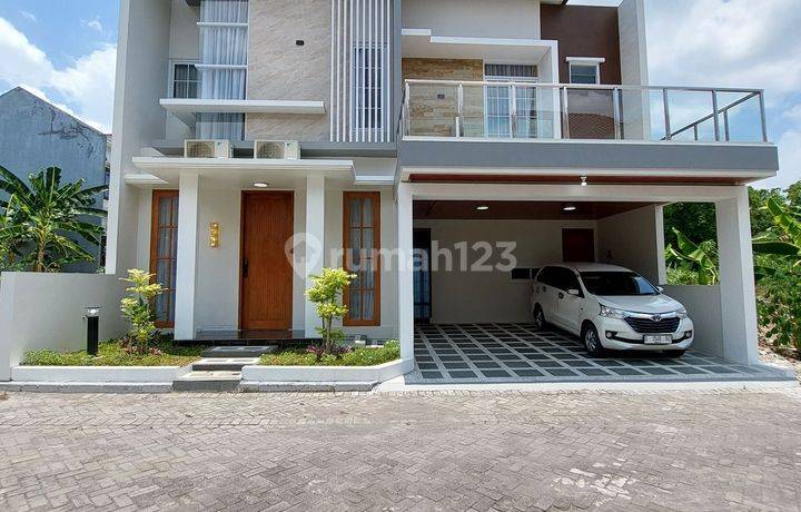 Rumah Mewah Premium 2 Lantai Dengan Kolam Renang Dalam Perumahan Merapi Regency Jalan Kaliurang Km 9 Dekat Ke Kampus Ugm