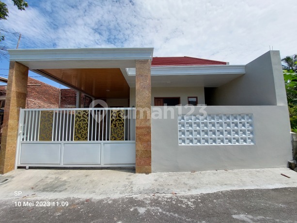 Rumah Baru Mewah - Harga Murah Banget Di Jalan Kaliurang Km 14 Ngemplak Sleman Dekat Pamungkas