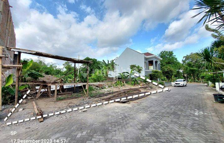 TANAH CANTIK ISTIMEWA COCOK UNTUK HUNIAN MEWAH DI DALAM PERUMAHAN ELITE MERAPI REGENCY DI JALAN KALIURANG KM 9 DEKAT KE KAMPUS UGM