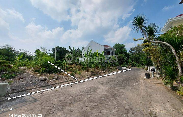 TANAH CANTIK ISTIMEWA COCOK UNTUK RUMAH MEWAH DI DALAM PERUMAHAN ELITE MERAPI REGENCY JALAN KALIURANG KM 9 DEKAT KE KAMPUS UGM