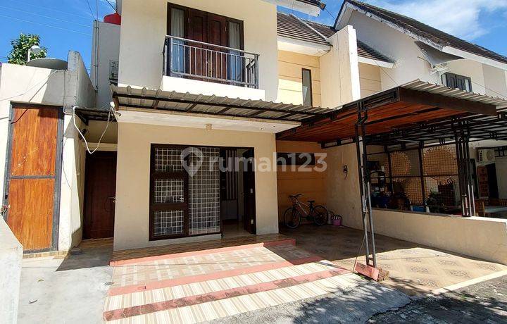 RUMAH MEWAH 2 LANTAI ISTIMEWA DALAM PERUMAHAN PADMA RESIDENCE BANGUNJIWO DEKAT KAMPUS UMY TERPADU