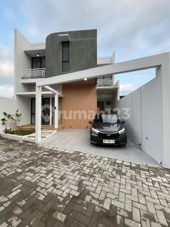 So Cheap! New Luxurious 2-Story Modern and Aesthetic House in a Mini Cluster Near Sleman Government Complex & School.