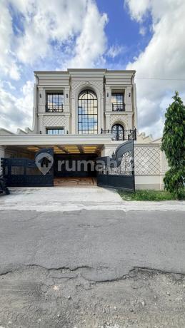Premium dengan Kolam Renang dan Lift‼️Rumah Megah 3 Lantai Desaign American Clasic Modern Ala Sultan di Banyuraden Gamping Sleman Dekat Al Azhar New