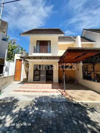 Rumah Mewah 2 Lantai Istimewa Dalam Perumahan Padma Residence Bangunjiwo Dekat Kampus Umy Terpadu