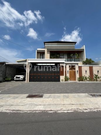 Murah Bange Pollt!! Banting Harga Dari 9.9 Milyar Jadi.7.9 Milyar Nego!!! Rumah Mewah 2 Lantai Open Space Estetik Dengan Tanah Luas Ada Kolam Renang Di Jalan Gito Gati Ngaglik Sleman Dekat Ke Sch Mall