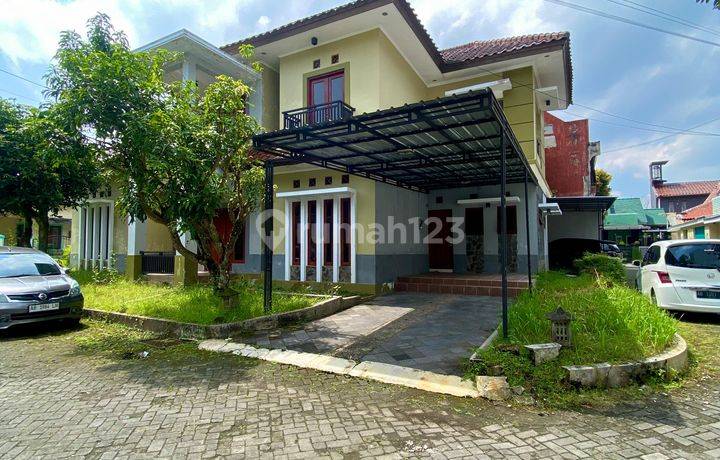 Banting Harga.dari.3.5 Milyar Jadi.2.2.milyar.! Rumah Hook Dengan Tanah Luas Dalam Perumahan Di Jalan Magelang Km 16 Medari Margorejo Sleman Dekat Ibarbo Park