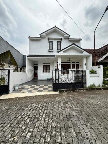Rumah Klasik Modern dengan Sisa Tanah Masih Luas Dalam Perumahan di Jalan Kaliurang KM 13 Sleman Dekat Kampus Uii Terpadu