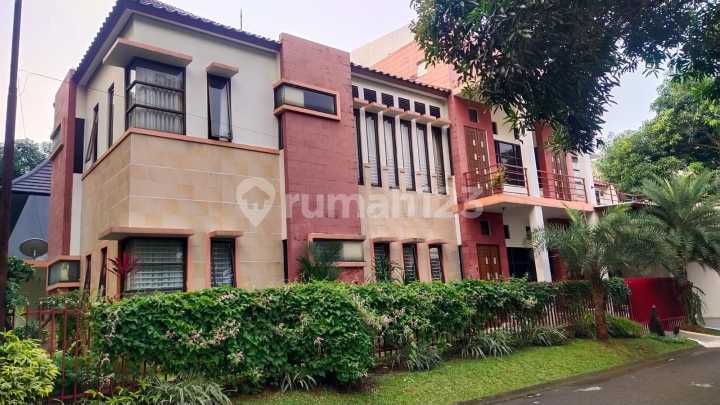 Rumah Megah di Taman Senayan, Bintaro Jaya