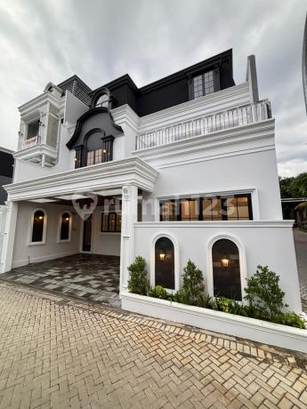 Rumah 3 Lantai Gaya Amerika Luxury Nempel Ragunan Jakarta Selatan