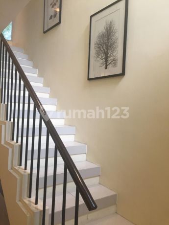 Rumah Minimalis Siap Huni di di Moca Verbana, Dian Istana