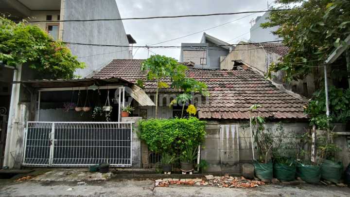 Strategic Land and Building for Sale at Bumi Satria Kencana, Bekasi Strategic Land and Building for Sale at Bumi Satria Kencana, Bekasi