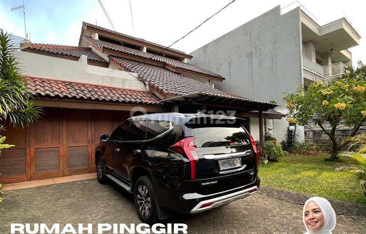 Senopati House For Sale On The Side Of The Kebayoran Baru Commercial Highway, South Jakarta