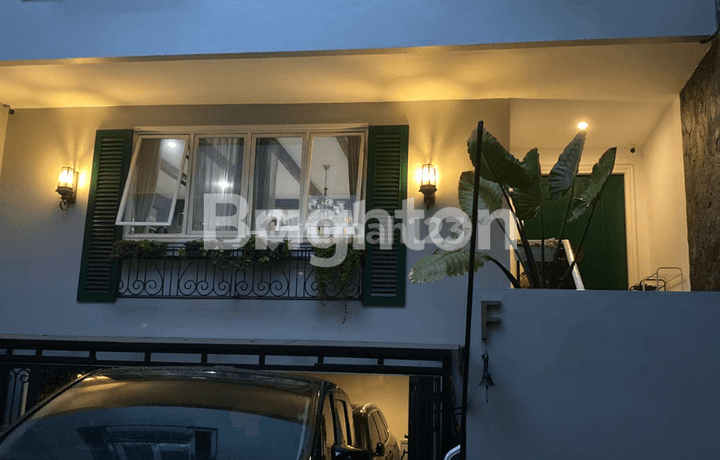 dijual rumah american classic style di jakarta selatan 