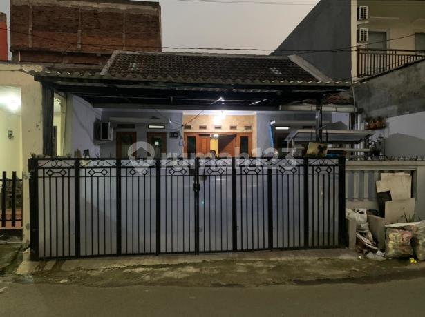 di Perumahan Taman Kedaung
Jl. Melati Raya
Pamulang