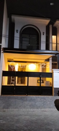 Rumah Mewah 2 Lantai Perum Semolowaru Indah Araya