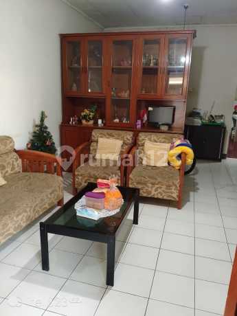 Rumah Lama Terawat Ujung Berung