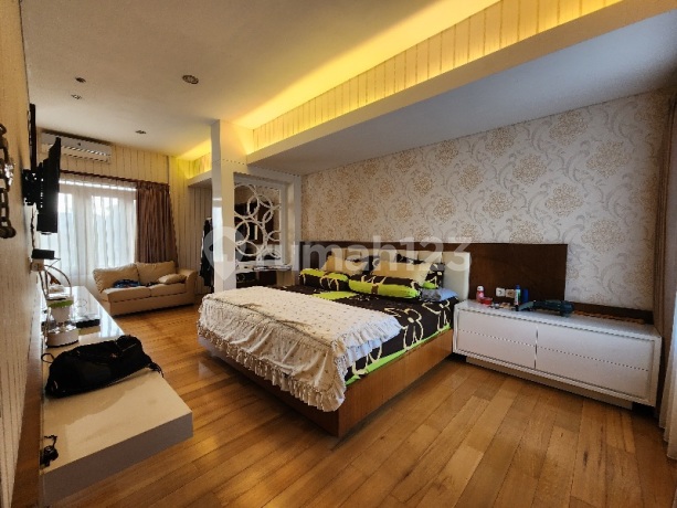 Cozy Home Living! Minimalist Aesthetic House in Setiabudi Regency Complex