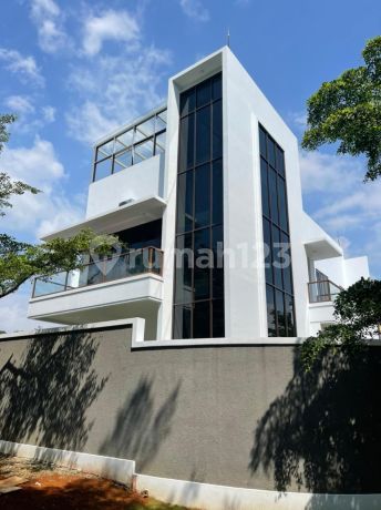 Rumah 2 Lantai Bagus Furnished Sertifikat Hak Milik di Cluster Beverly Hill, Bogor