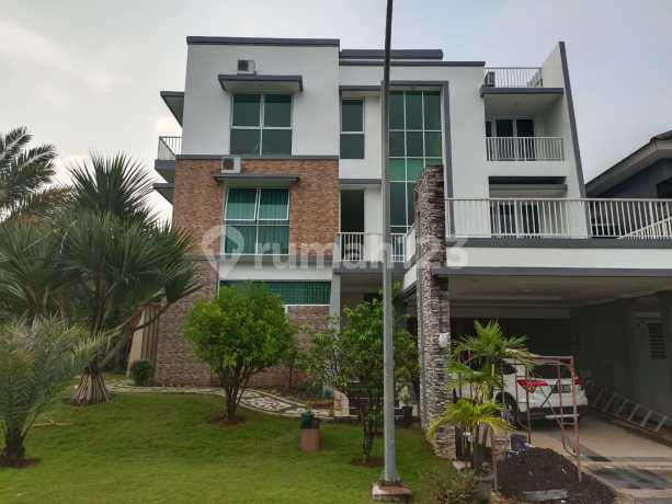 Rumah 2 Lantai Bagus Semi Furnished Shm Dekat Pintu Tol Di Cluster Empire Park Sentul City Bogor 
