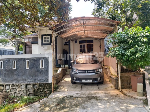 Rumah Hoek Halaman Belakang Rumah Luas di Taman Legian Sentul City Bogor 
