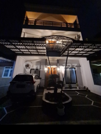 Rumah Dengan Roof Top View Ke Gunung Pancar Taman Besakih Sentul City Rumah Dengan Roof Top View Ke Gunung Pancar Taman Besakih Sentul City