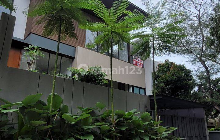 Rumah Dengan Lift Dekat Pintu Tol , Dengan View Gunung Dan Hutan Pinus di Klaster Taman Casablanca Sentul City Bogor 