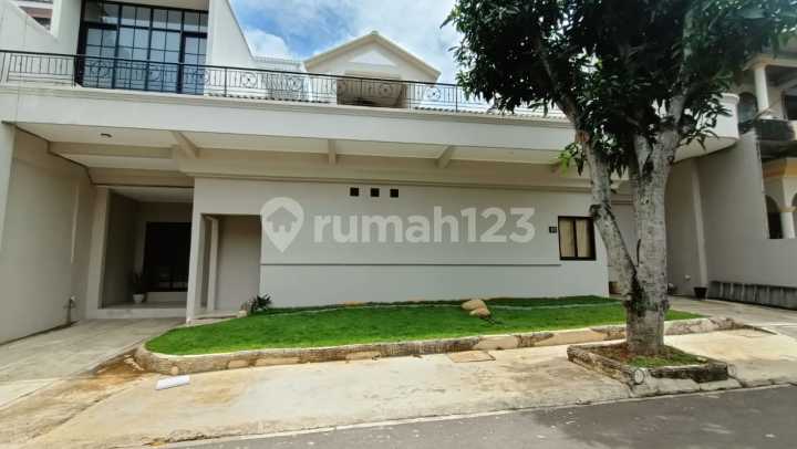 Unique House With Rooftop Swimming Pool In Taman Besakih Cluster, Sentul City Bogor