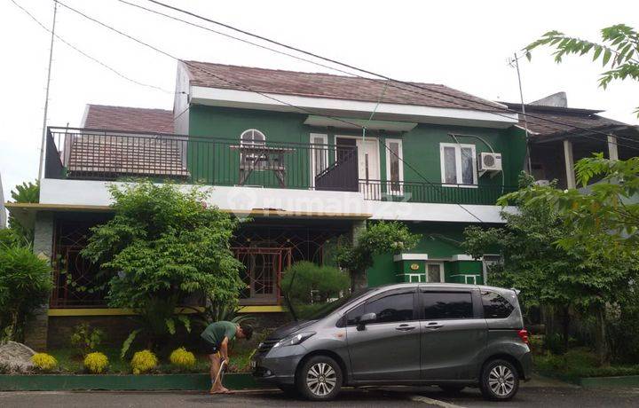 Rumah Paling Dekat Dengan Pintu Dengan Halaman Luas Di Klaster Taman Victoria 
