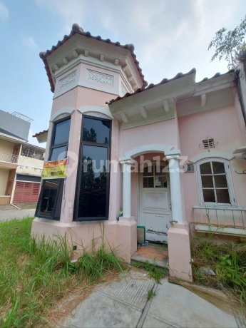 Rumah Hook Depan Hutan Pinus di Klaster Taman Casablanca Sentul City Bogor