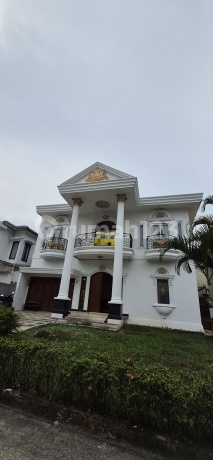 Rumah Classic Ada Kamar Utama di Bawah Dekat Pintu Tol Klaster Empire Park Sentul City Bogor