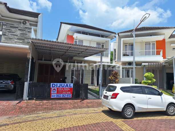 Rumah 2 Lantai Semi Furnished di Komplek Elite Green Hills, Jogja Utara
