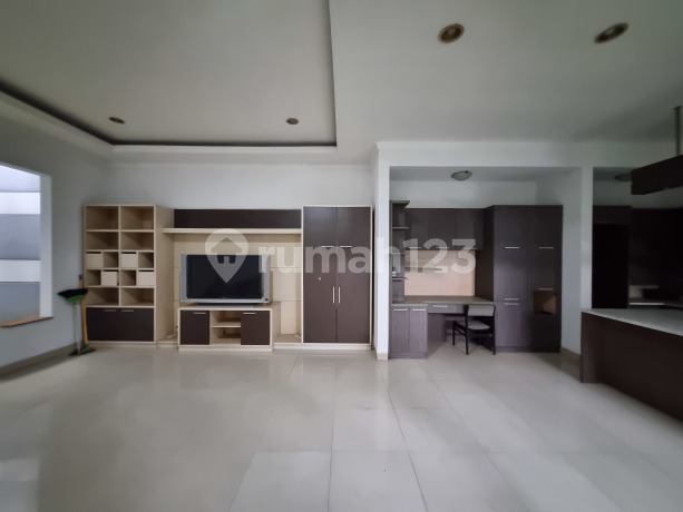 Rumah Bagus Semi Furnished SHM Batununggal, Bandung