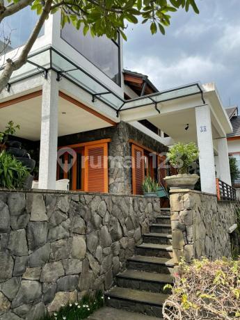 Rumah Modern Tropical Semi Furnished di Resor Dago Pakar, Bandung Rumah Modern Tropical Semi Furnished di Resor Dago Pakar, Bandung