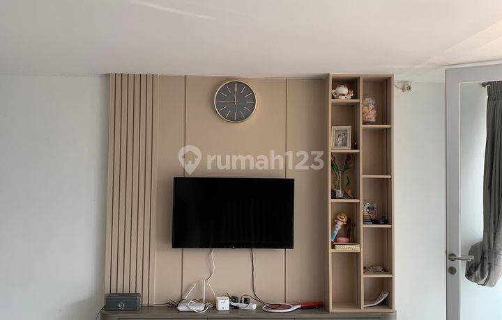 Rumah 2 Lantai Bagus di Aeromansion Citra 8, Semi Furnish