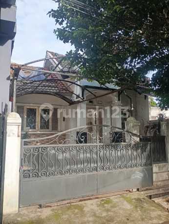 Dijual Rumah Bagus Luas Strategis SHM di Bintaro