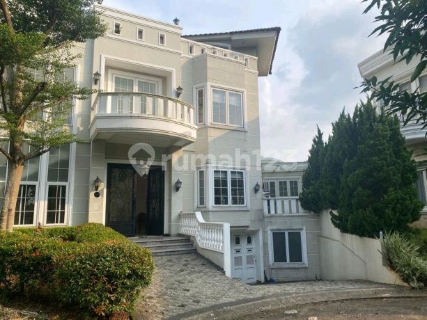 Luxury House at Lippo Karawaci Golf Garden Well Furnished Luxury House at Lippo Karawaci Golf Garden Well Furnished