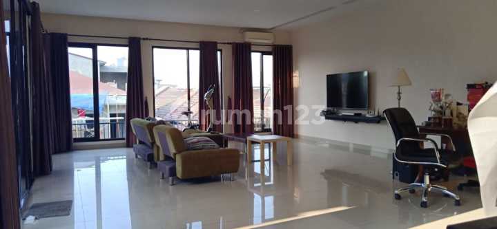 Cheap !! For Sale Nice House 11 X 17 Ready to Occupied 3 Car Street in Janur Elok Residence